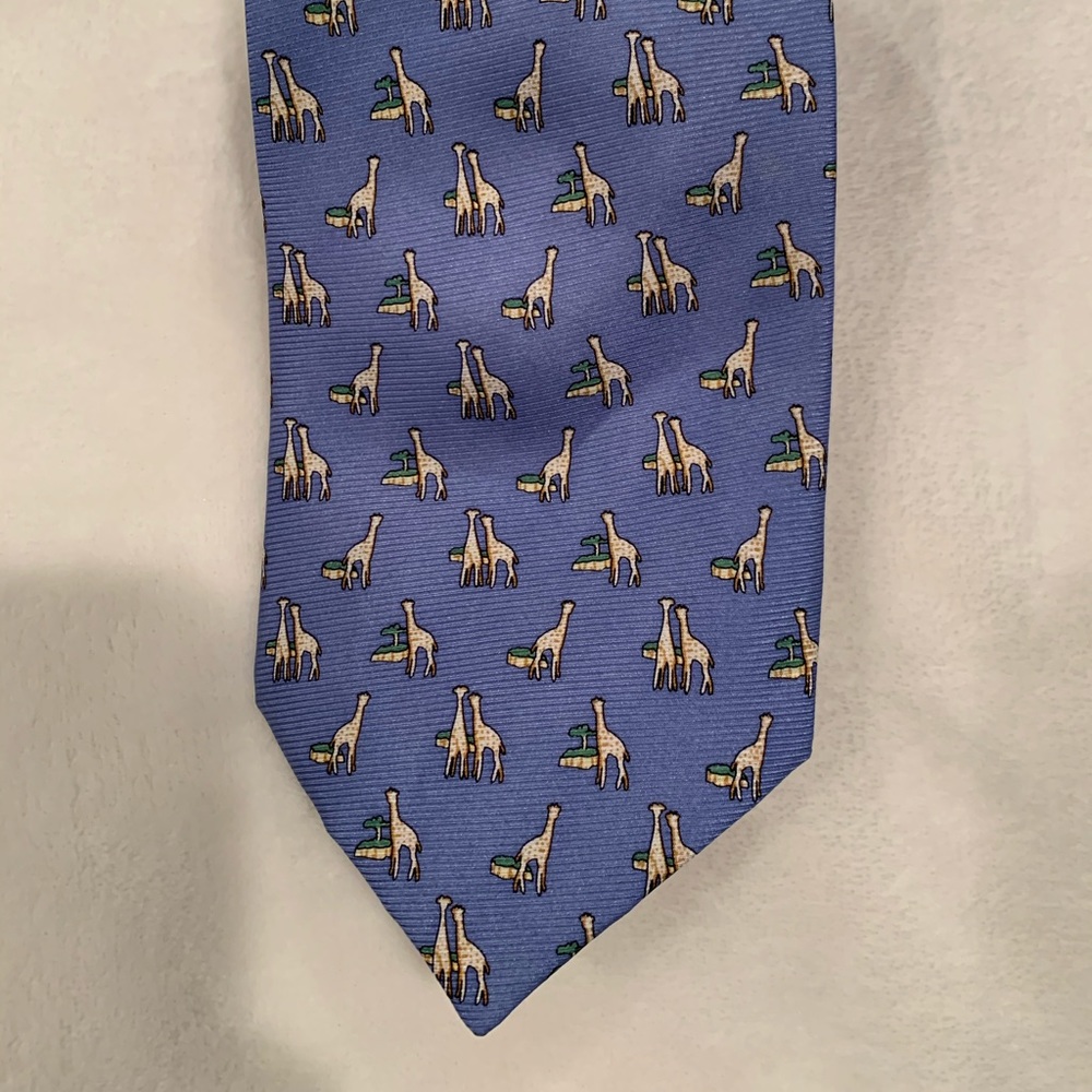 NWOT, silk Mino Lombardi tie. Giraffe pattern